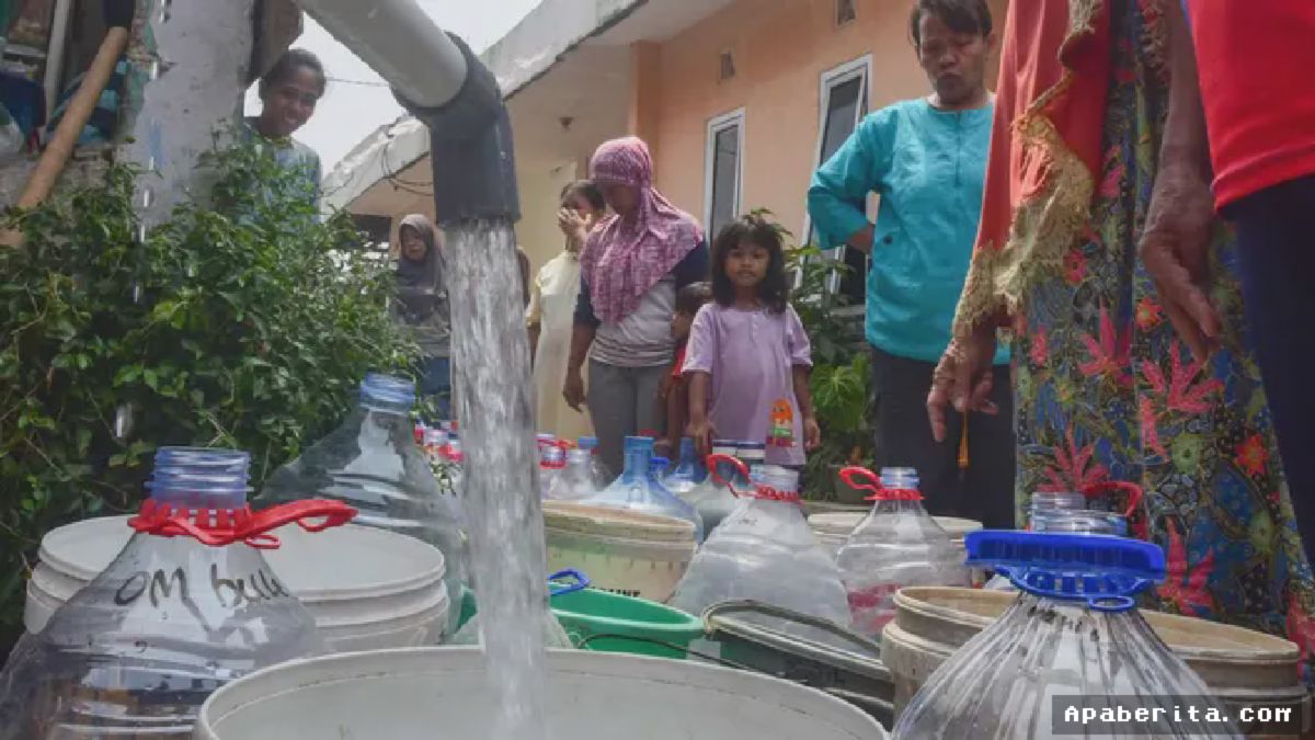 DEPOK — PMI Salurkan Bantuan Air Bersih untuk Warga Terdampak Kekeringan