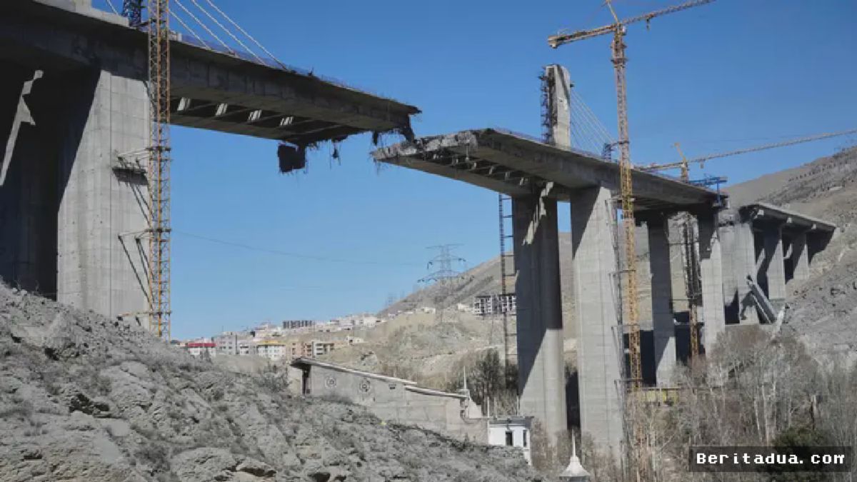 Serangan Udara AS Hancurkan Jembatan Penghubung Karaj dan Teheran