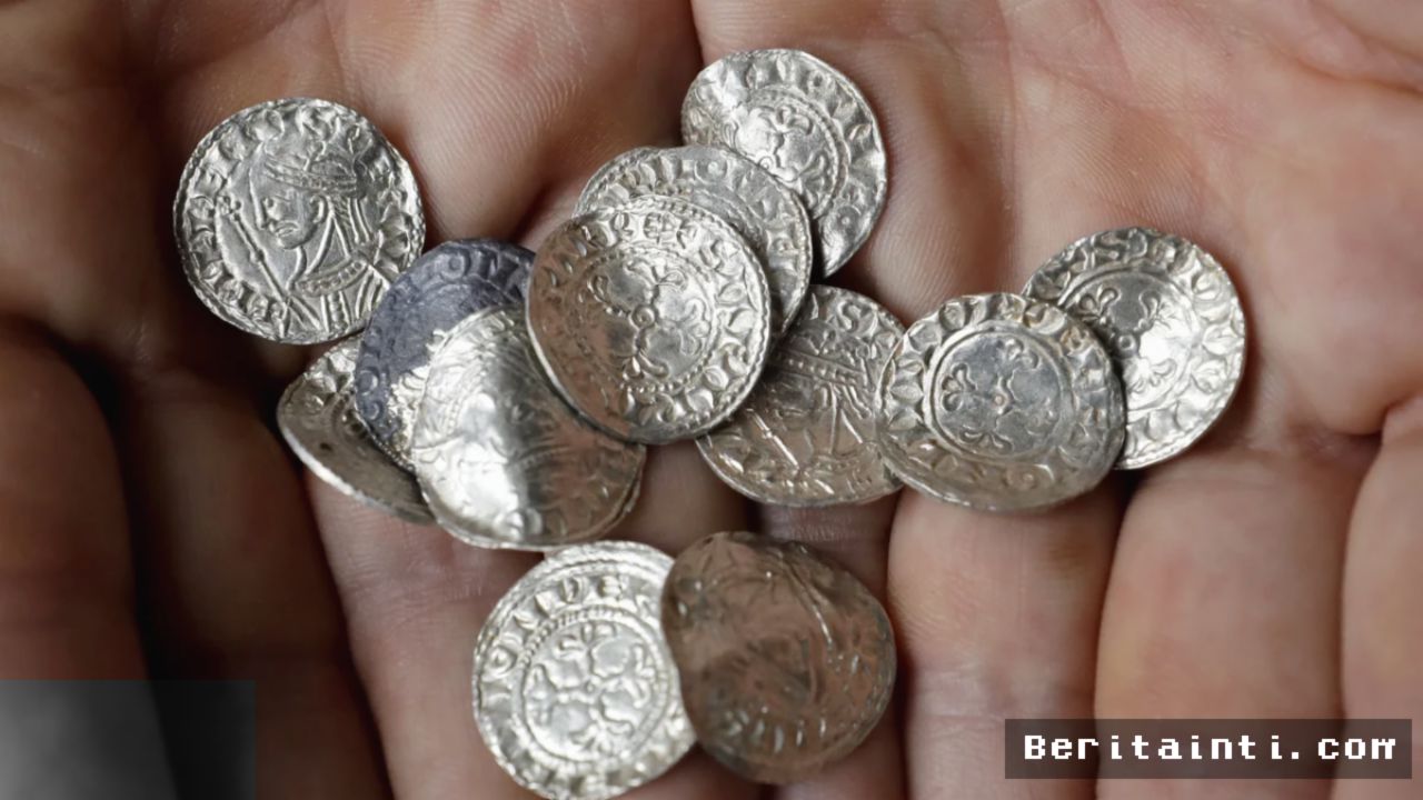 Inggris Resmi Membeli Harta Karun Koin Kuno Senilai £4,3 Juta