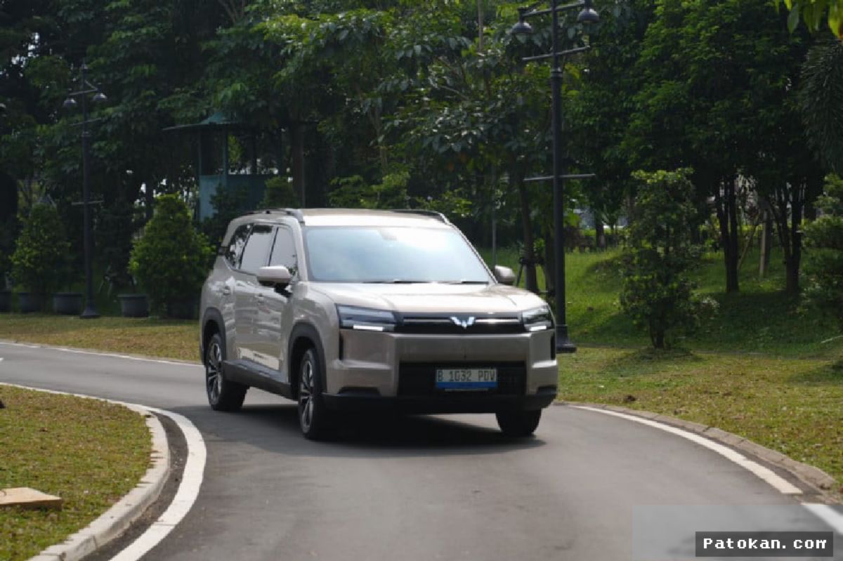 Wuling Meluncurkan Eksion PHEV Sebagai SUV Premium Tujuh Penumpang