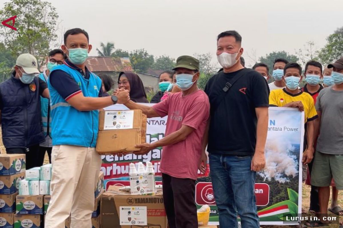 ANTARA Kalbar dan PLN Salurkan Bantuan Pemadam Karhutla