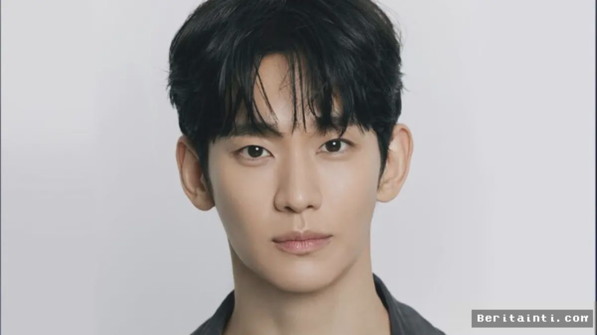 Kim Soo Hyun Hadapi Seruan Boikot Usai Dikonfirmasi Hadir di AAA 2026