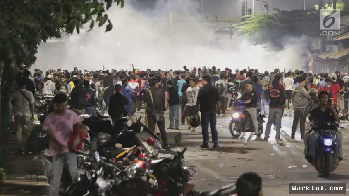 Demo Pelajar STM di Pejompongan Berakhir Ricuh Diterjang Gas Air Mata