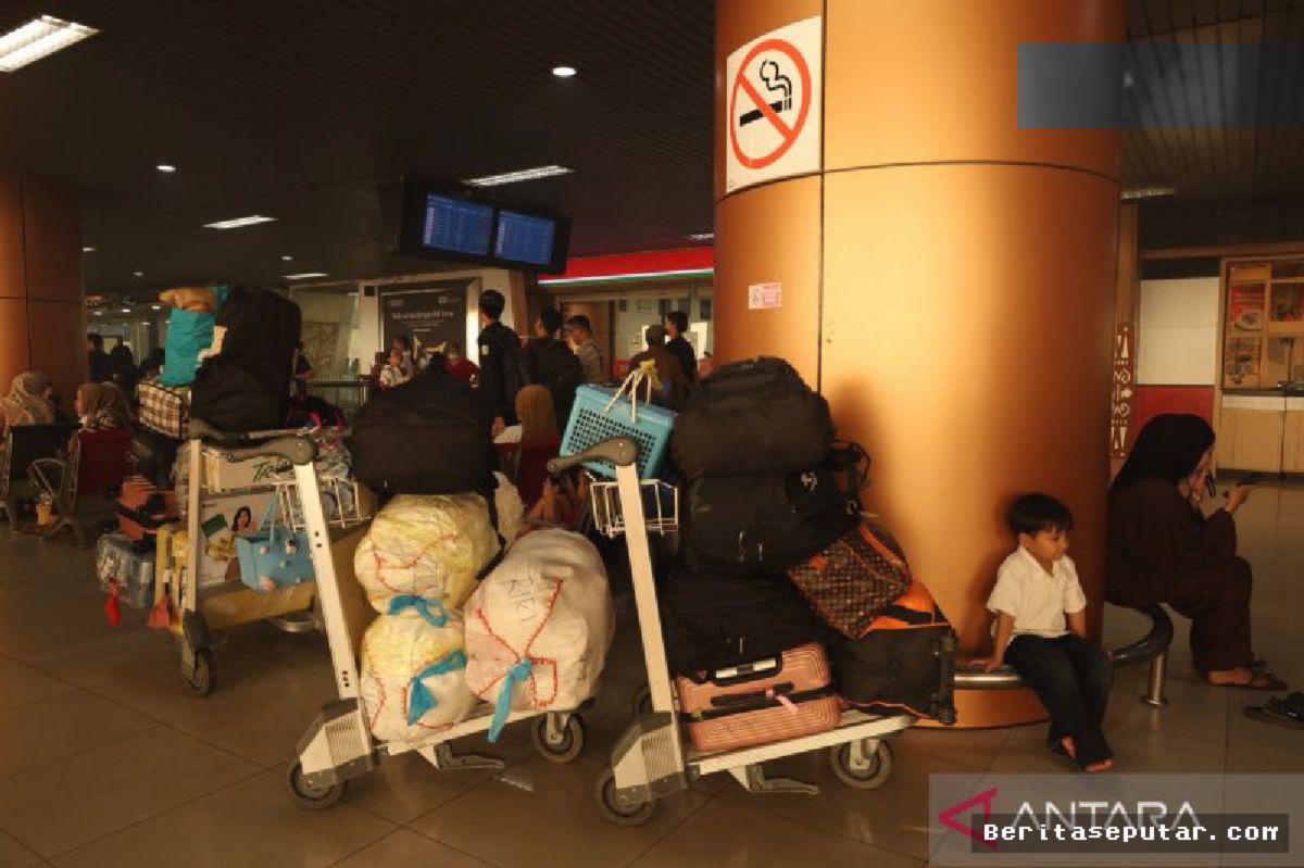 Kubu Raya — Kabut Asap Lumpuhkan Penerbangan di Bandara Supadio