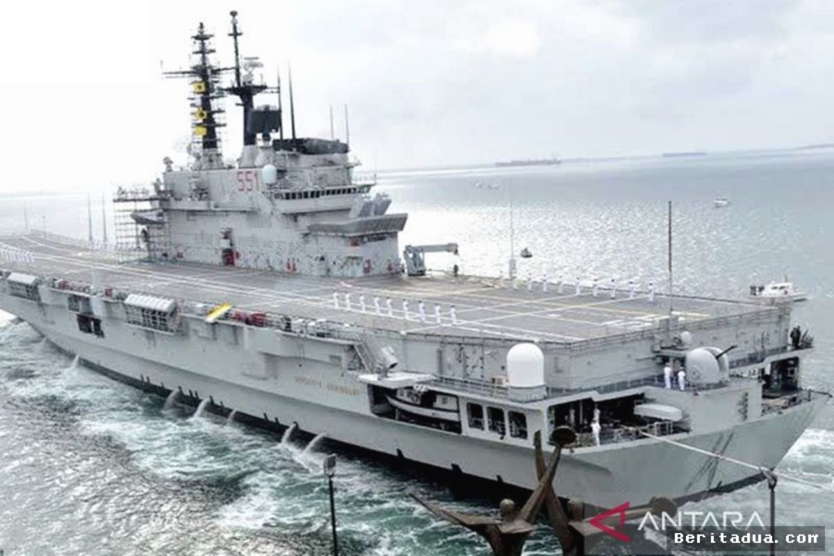 Kapal Induk Garibaldi Tiba di Jakarta untuk Tangani Karhutla