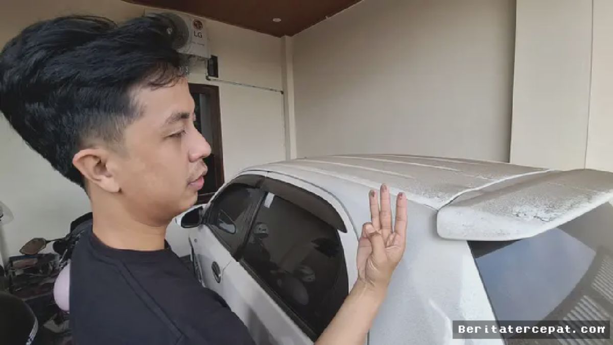 Bandar Lampung Diselimuti Abu Anak Krakatau, Warga Keluhkan Mata Pedih