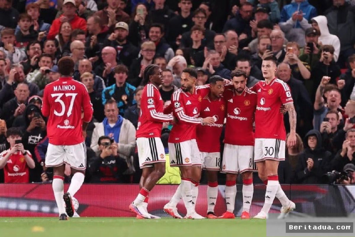 MANCHESTER — Michael Owen Sebut MU Masih Jauh dari Juara Liga