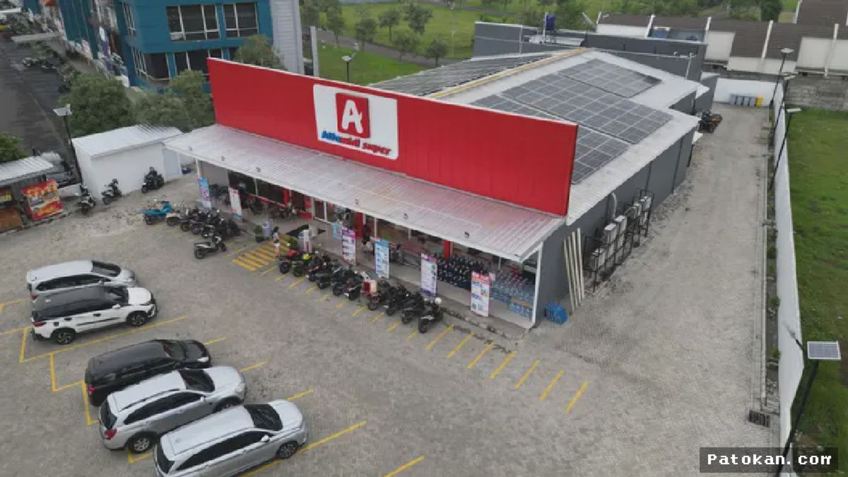Alfamidi Cikupa Hasilkan 13.407 kWh Energi Bersih Lewat PLTS Atap