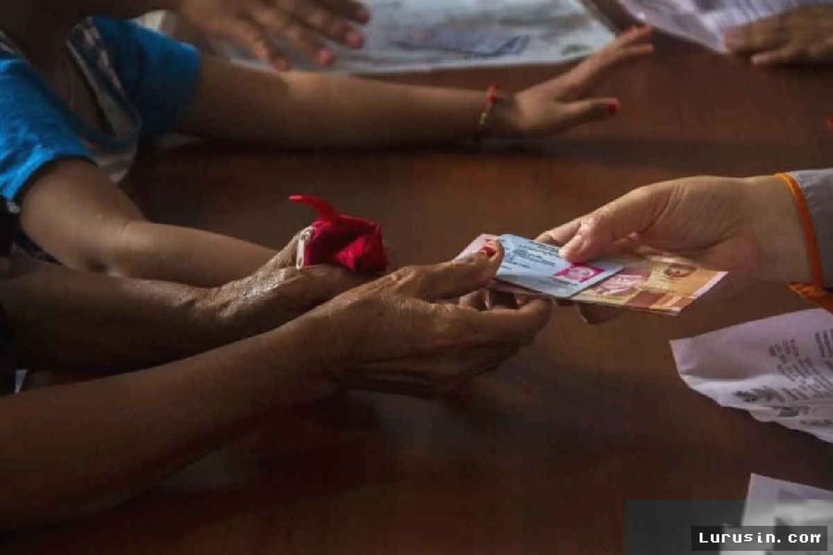Ekonom Soroti Pelemahan DTSEN, Desil Bansos Harus Jadi Penyaring Awal