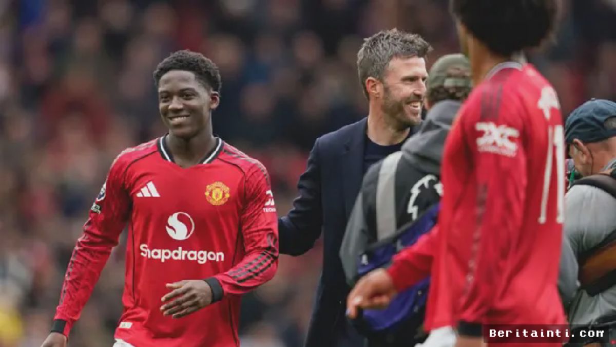 MANCHESTER — Michael Carrick Sukses Kawal Mentorship Kobbie Mainoo di United