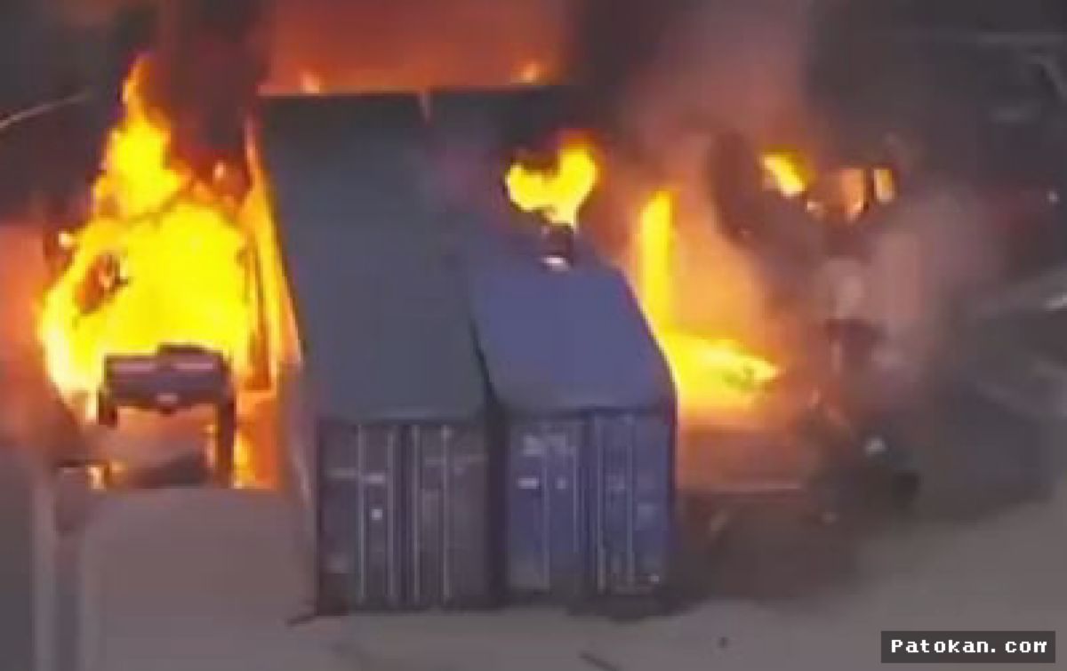 LOS ANGELES — Helikopter Jatuh dan Terbakar di Chatsworth, Satu Orang Tewas