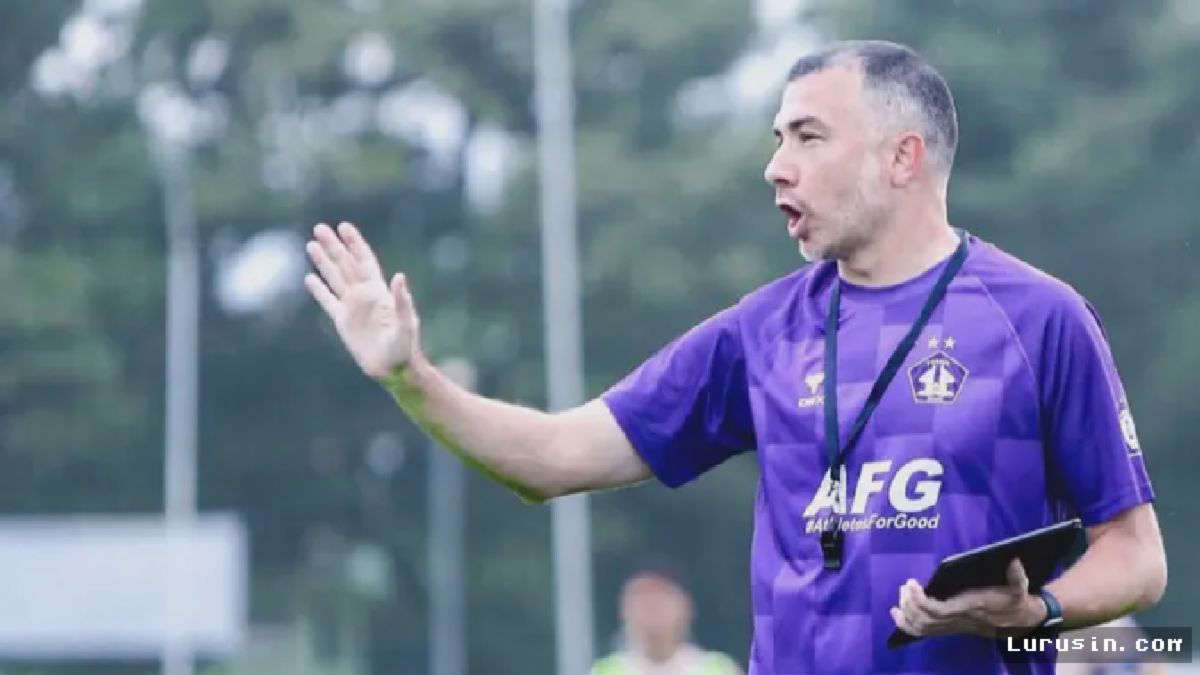 KEDIRI — Marcos Reina Resmi Nakhodai Persik Kediri Hadapi Musim Baru