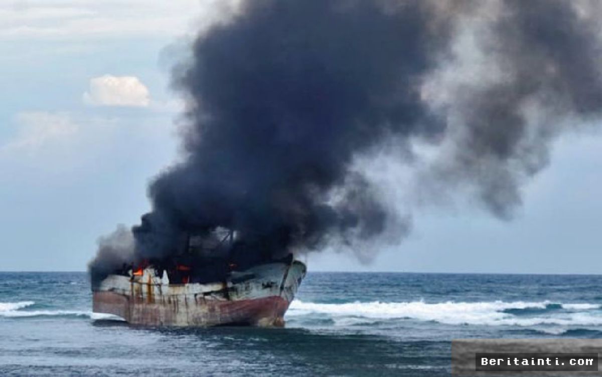 FILIPINA — Kapal Feri Terbakar di Palawan, 5 Tewas dan 87 Hilang