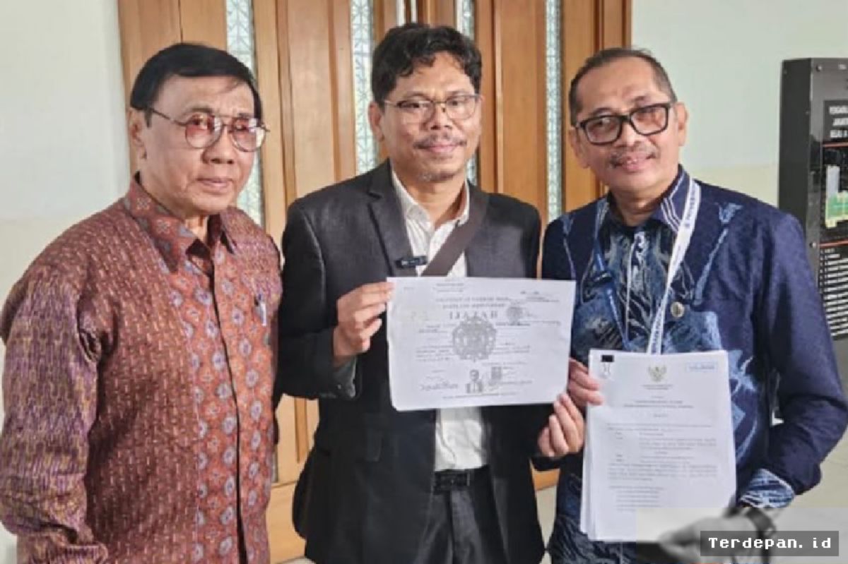 JAKARTA — Penggugat Legalisir Ijazah Jokowi Siapkan Bukti Baru di Persidangan