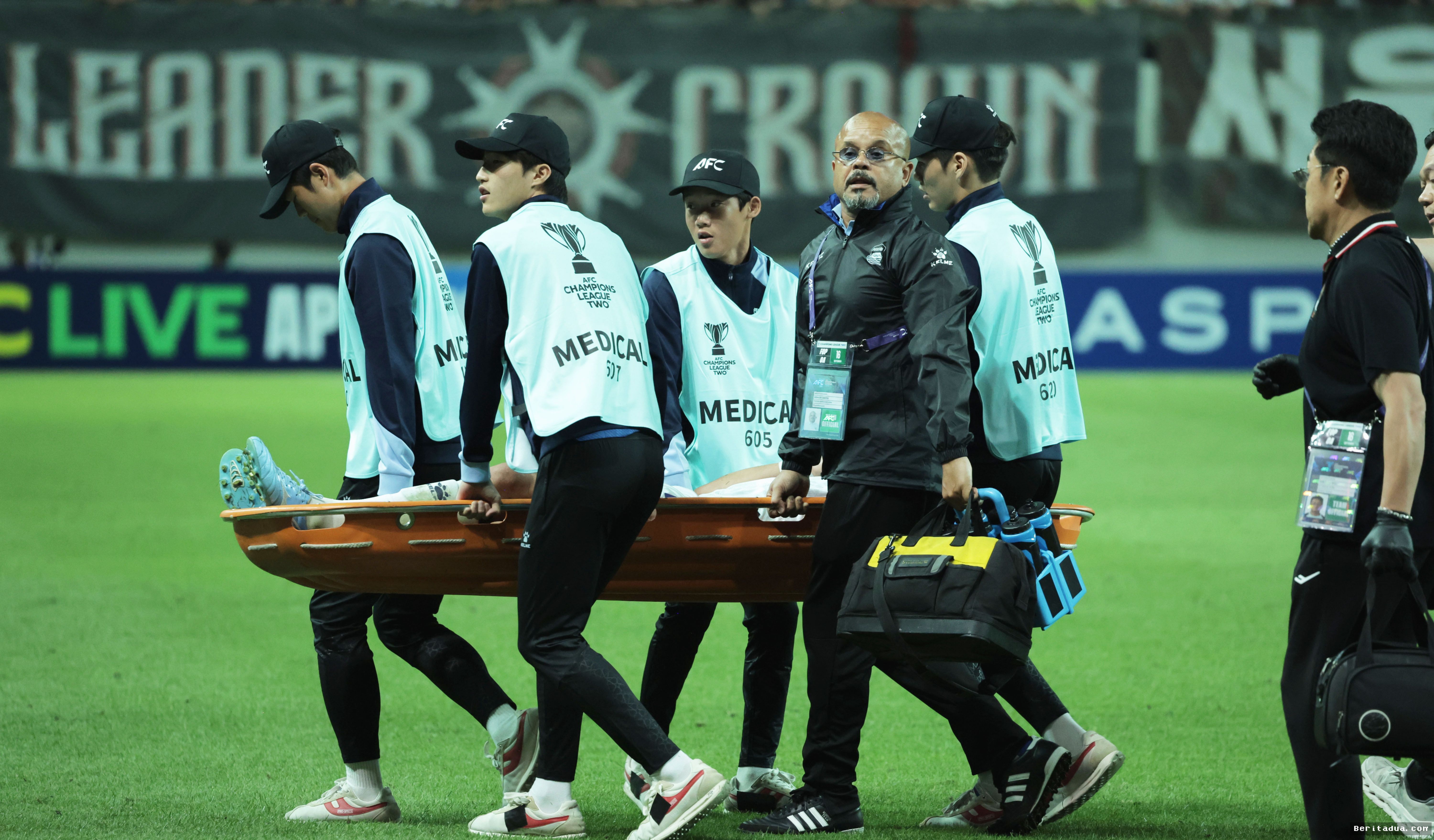 BANDUNG — Bek Persib Julio Cesar Ungkap Kondisinya Pasca-Cedera Leher