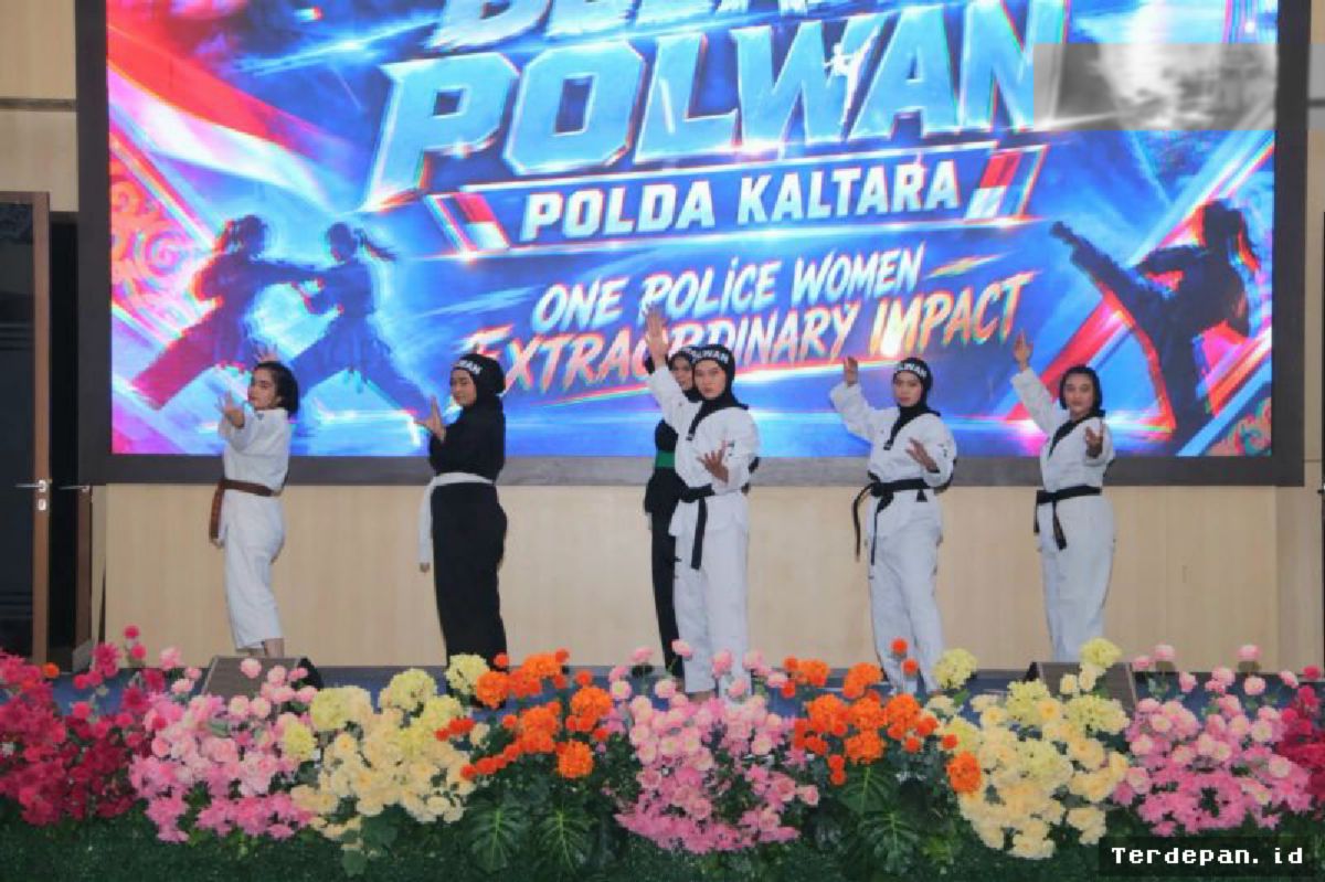 POLDA KALTARA — Polwan Mengabdi Jadi Relawan Pengajar Anak Perbatasan
