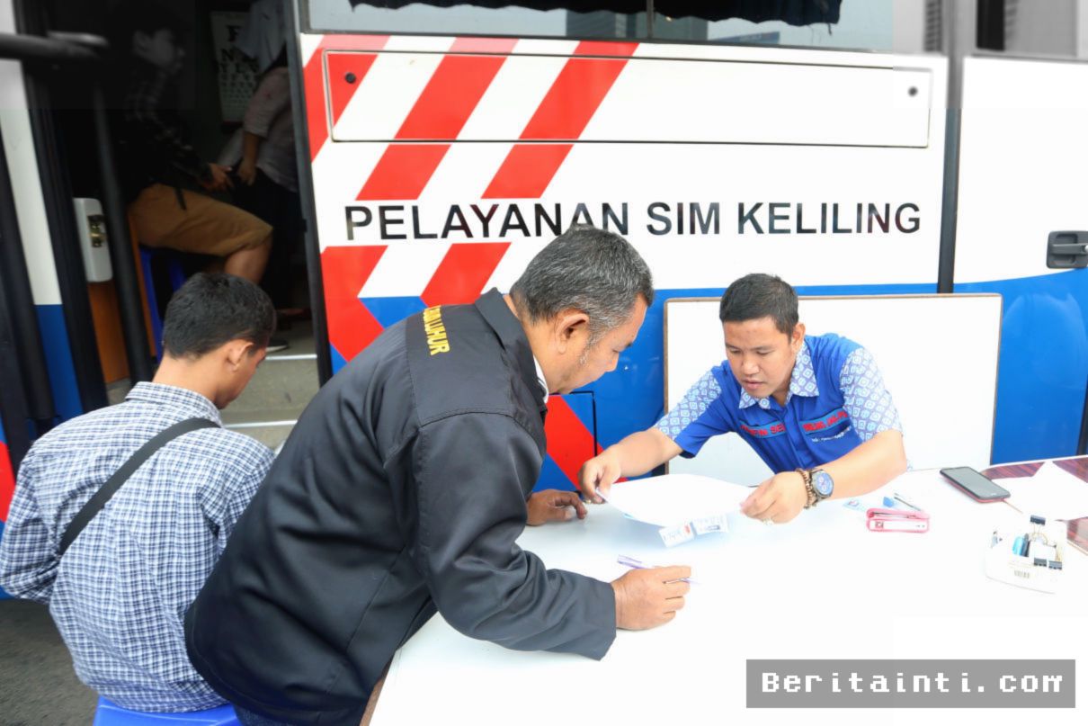 BANDUNG — Satlantas Polrestabes Bandung Buka Layanan SIM Keliling