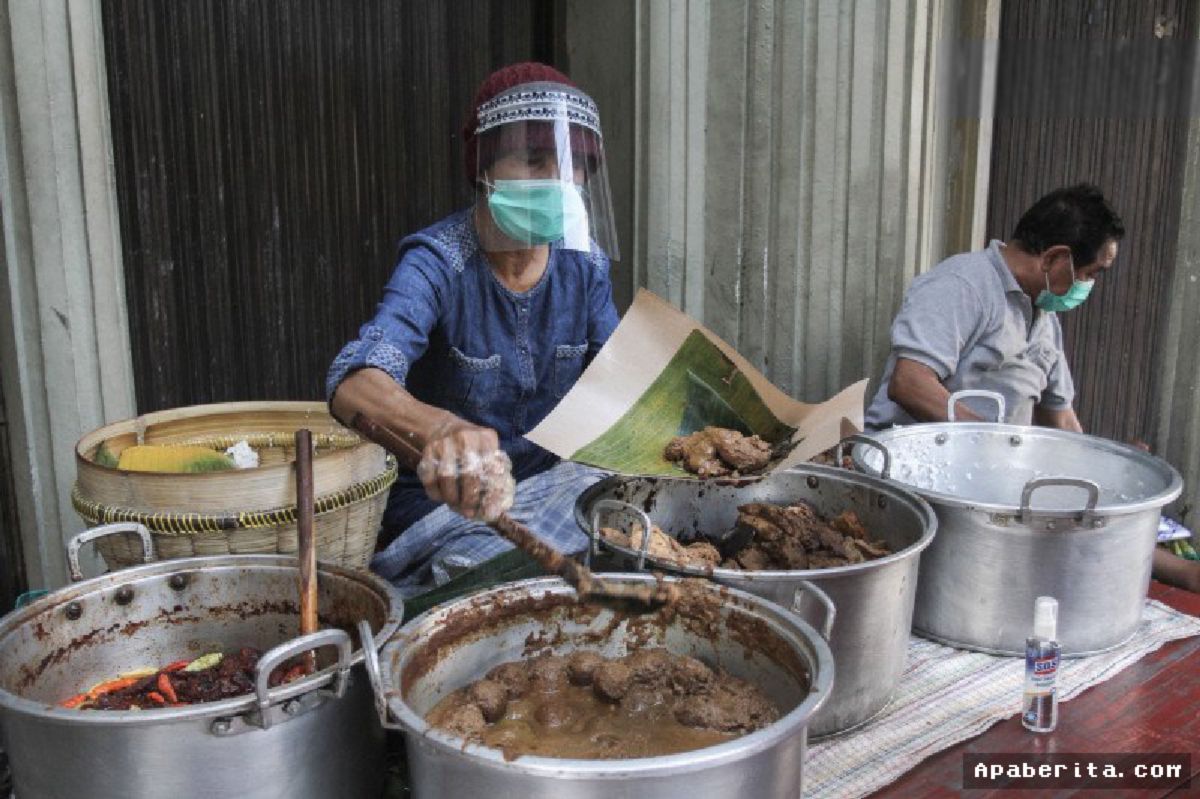 YOGYAKARTA — Wisatawan Berburu Oleh-Oleh Khas Antimainstream Selain Bakpia