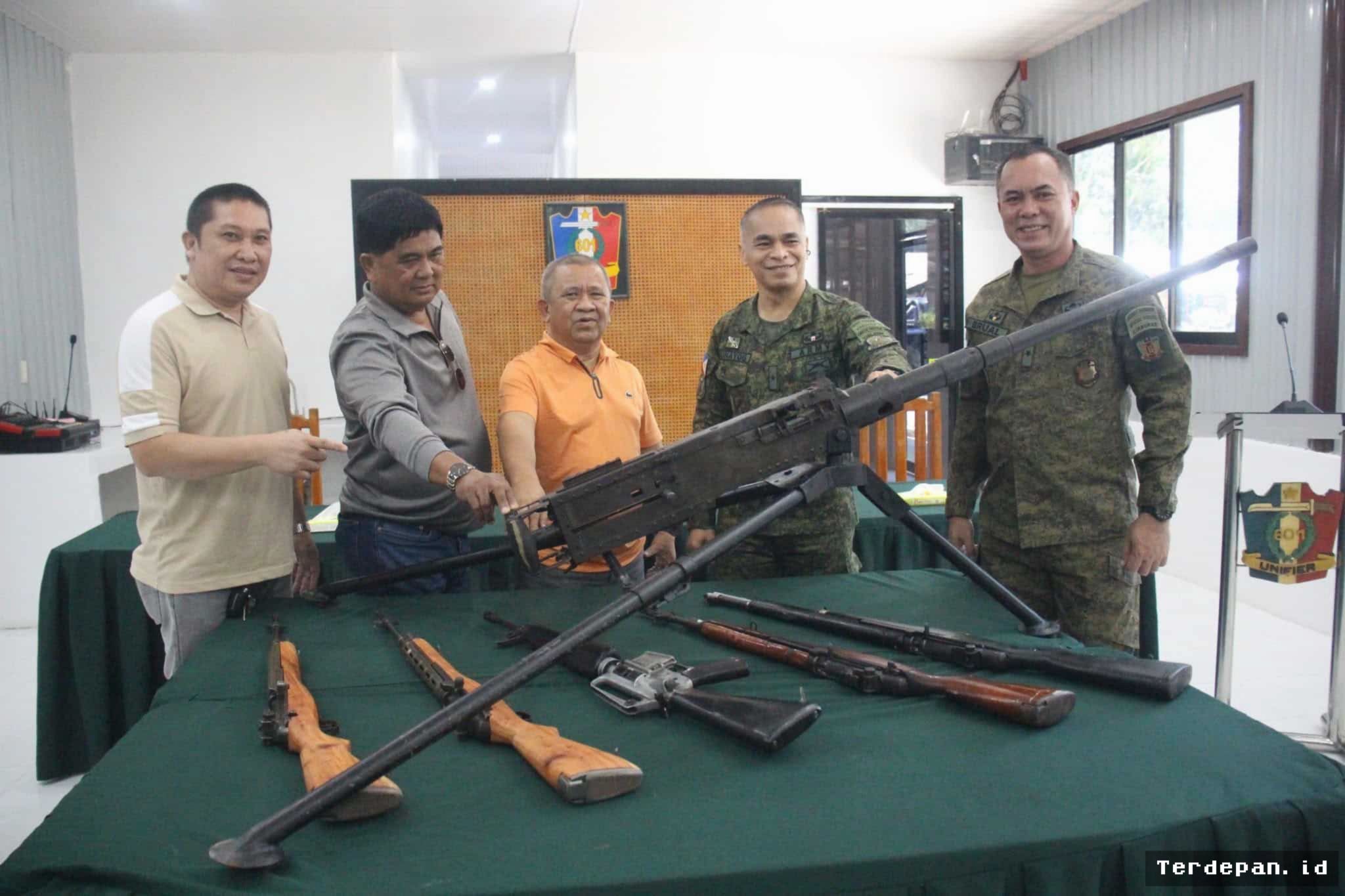 Maguindanao del Sur — Tiga Wali Kota Serahkan Senjata Api Ilegal ke Militer