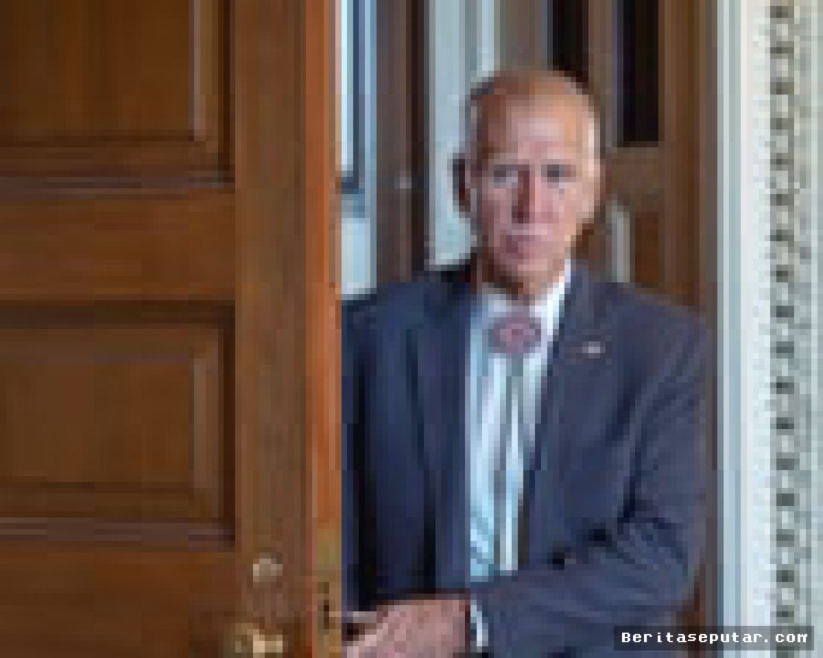 Tillis Sebut Dukungan Trump ke Paxton di Texas "Kesalahan Besar"