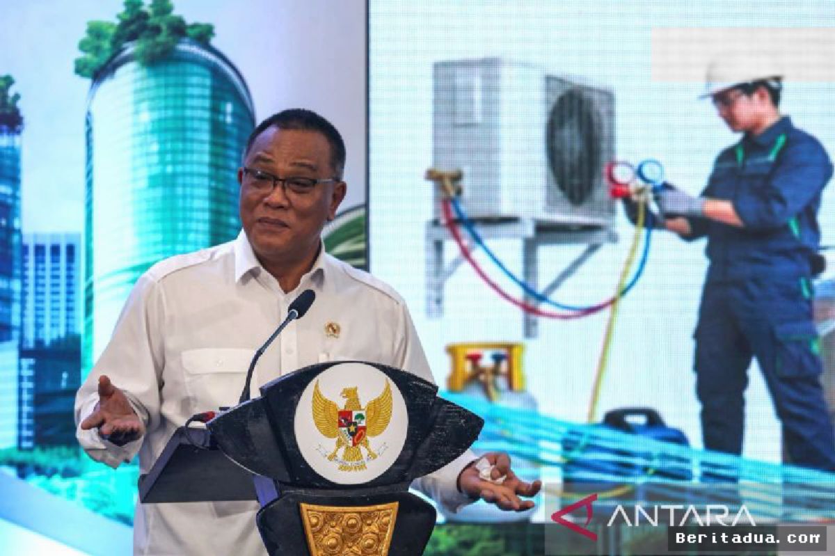 Menteri LH Jumhur Hidayat Ajak Masyarakat Lindungi Lapisan Ozon