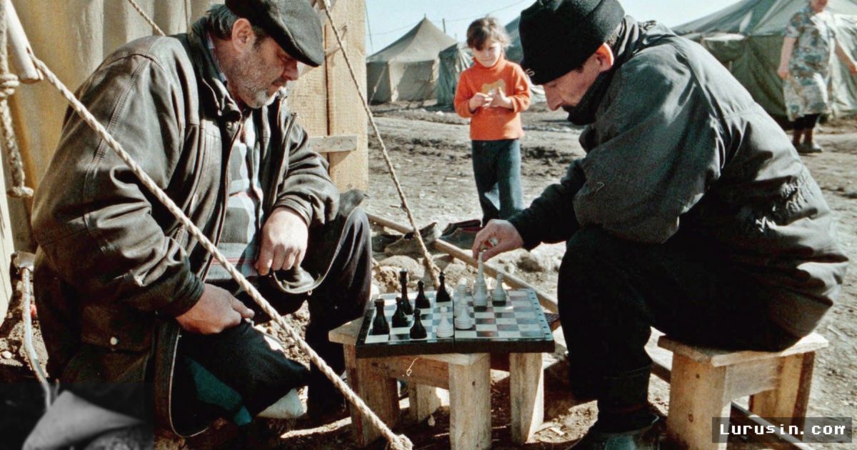 PARIS — Grandmaster Ossip Bernstein Selamat Dua Kali dari Eksekusi Mati
