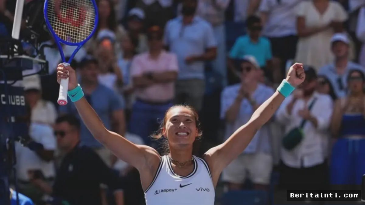 NEW YORK — Zheng Qinwen Tumbangkan Iga Swiatek di US Open 2026