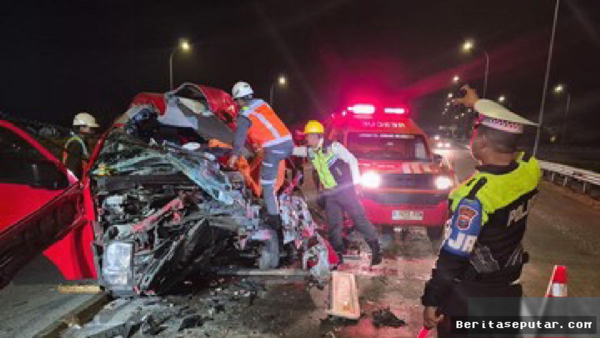 Hiace Tabrak Truk di Tol Jombang-Mojokerto, 4 Orang Tewas