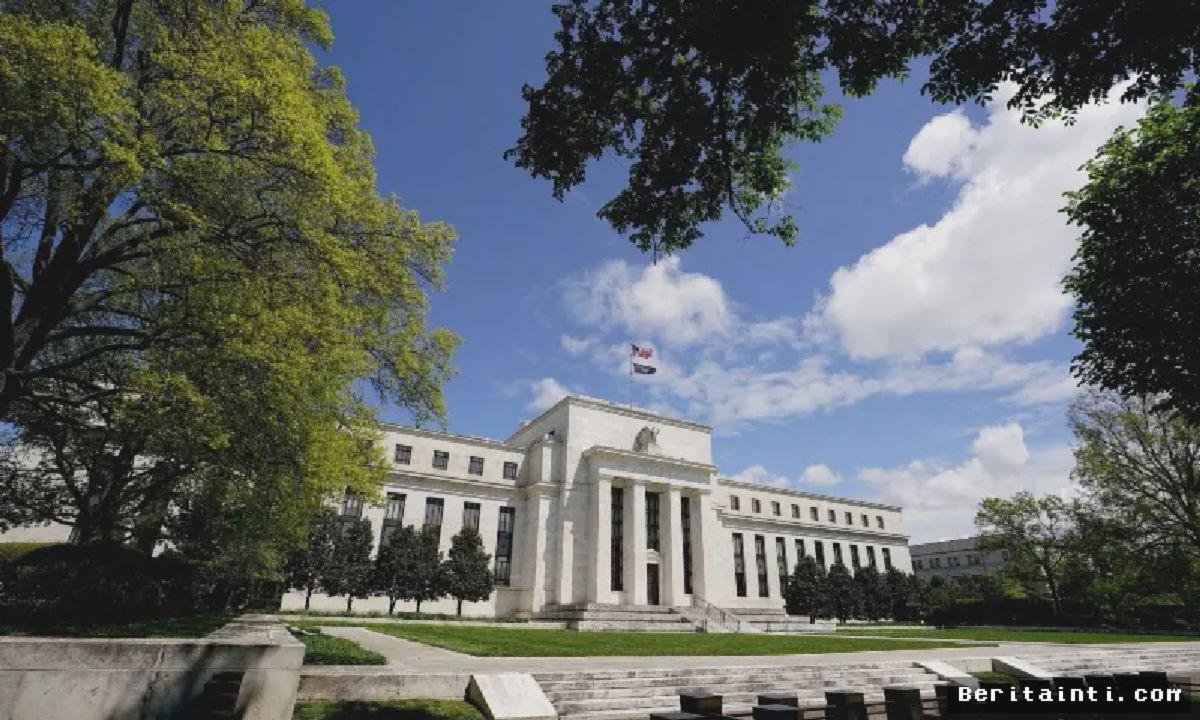 WASHINGTON — Fed Naikkan Suku Bunga dan Jaga Independensi dari Trump