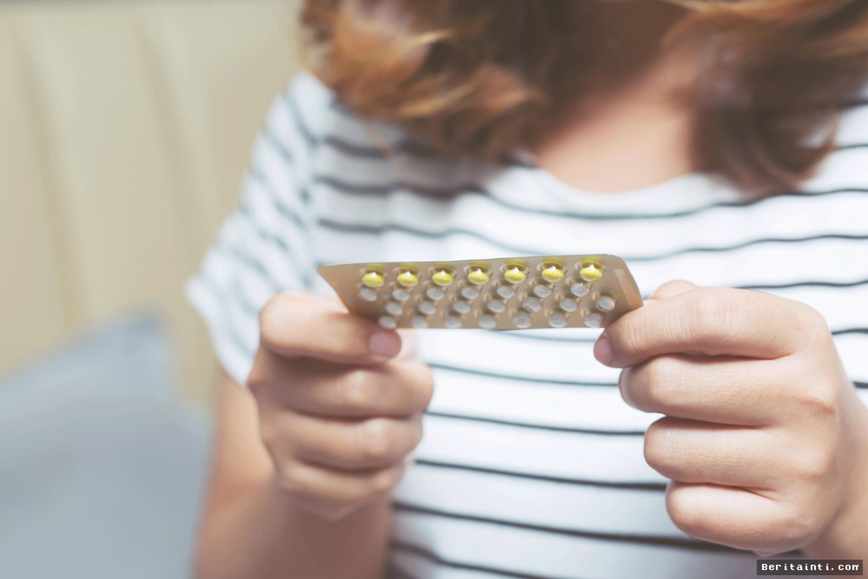 PRANCIS — Otoritas Kesehatan Peringatkan Risiko Tumor Otak Pil KB Desogestrel