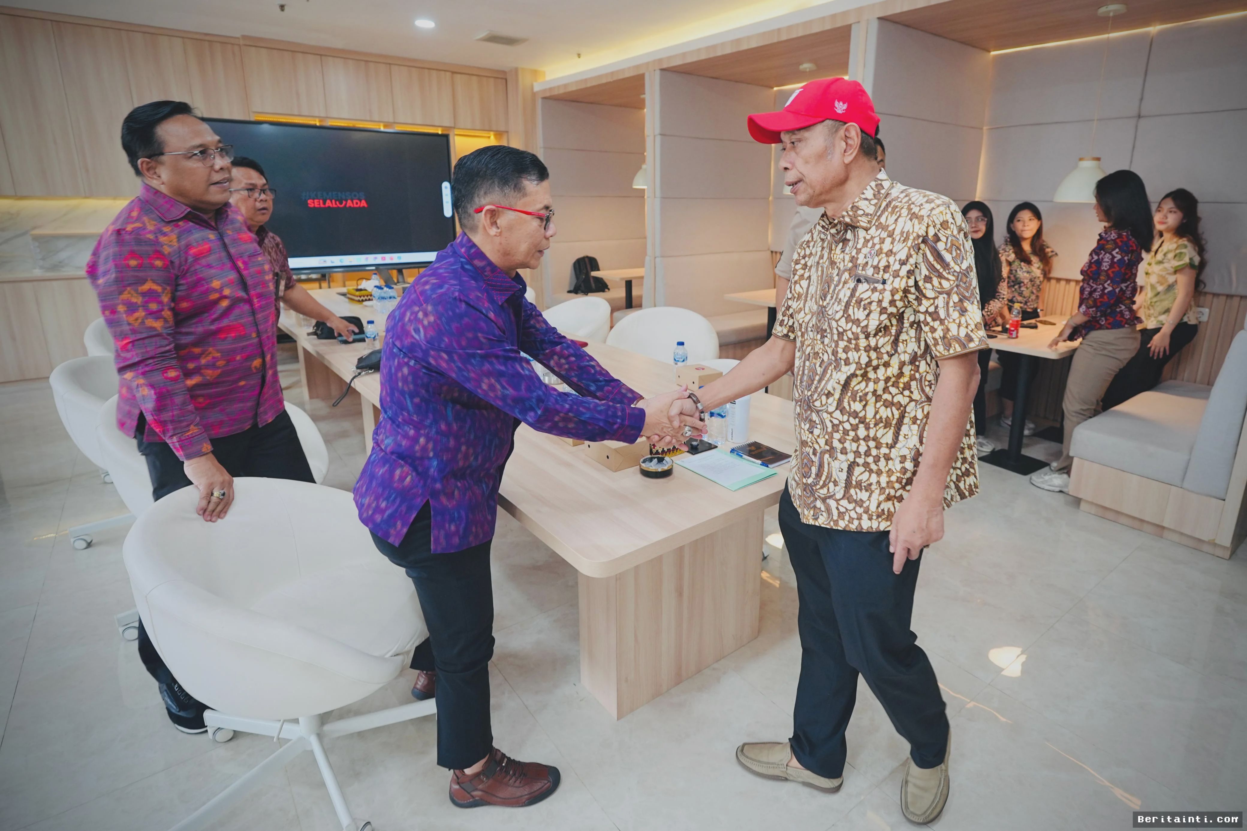 Kemensos Kucurkan Bantuan PPSE Rp5 Juta Per Keluarga di Klungkung