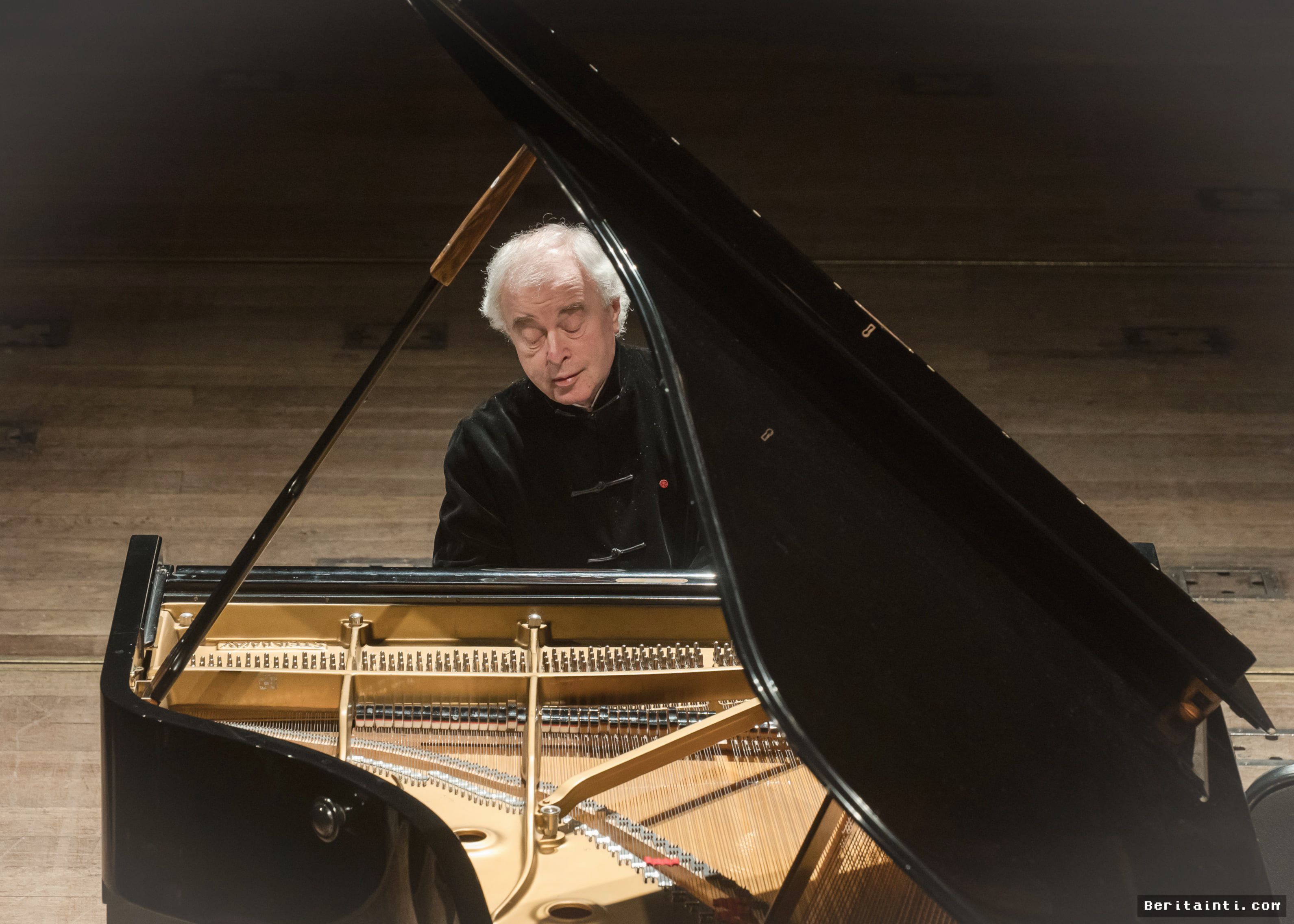 András Schiff Pukau Publik Teatro Colón Lewat Konser Tiga Jam