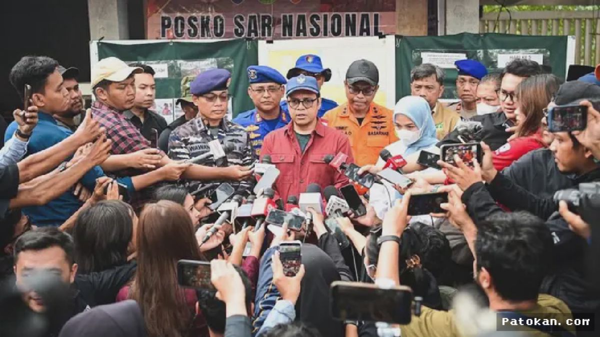 PANDEGLANG — Wamenkomdigi Nezar Patria Tinjau Pencarian Jurnalis di Selat Sunda