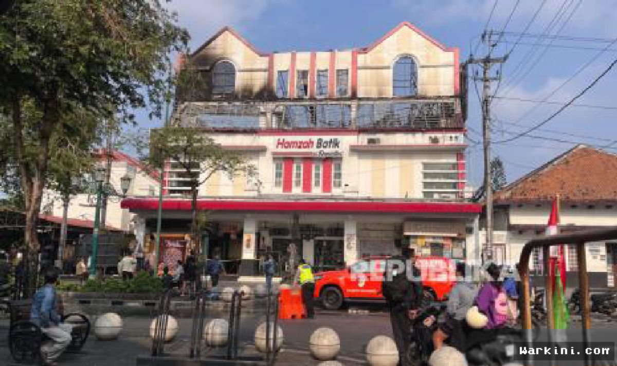 Kebakaran Hanguskan Lantai Tiga Hamzah Batik Malioboro