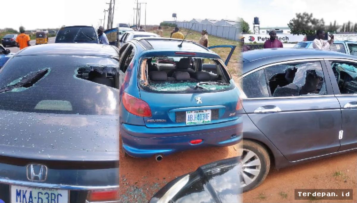 Pendukung APC dan ADC Bentrok di Kaduna, Sejumlah Kendaraan Rusak