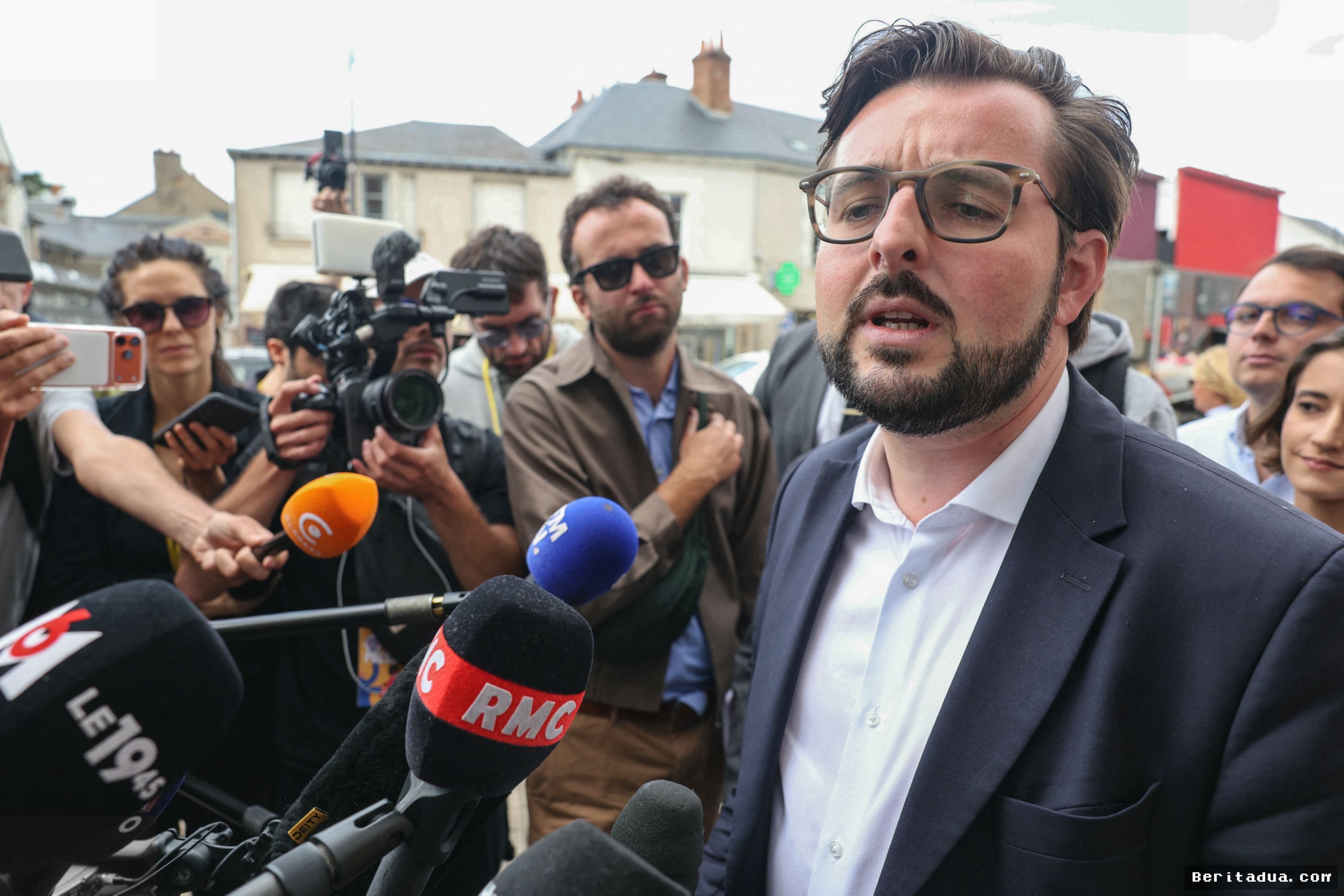 PARIS — Politisi Philippe Brun Dikeluarkan dari Primary Kiri Atas Dugaan Kekerasan
