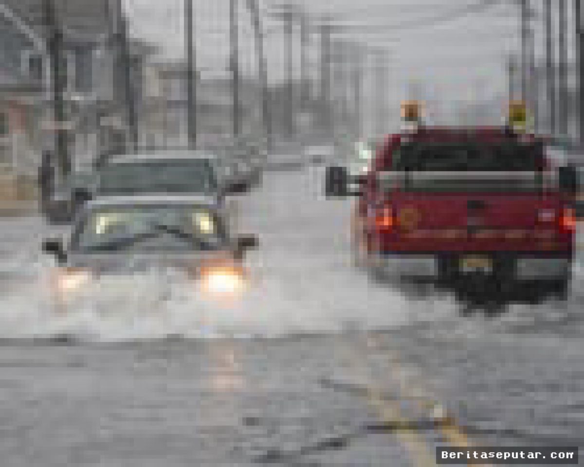 Badai Nor'easter Hantam coasts Timur AS, 110.500 Rumah Kehilangan Listrik