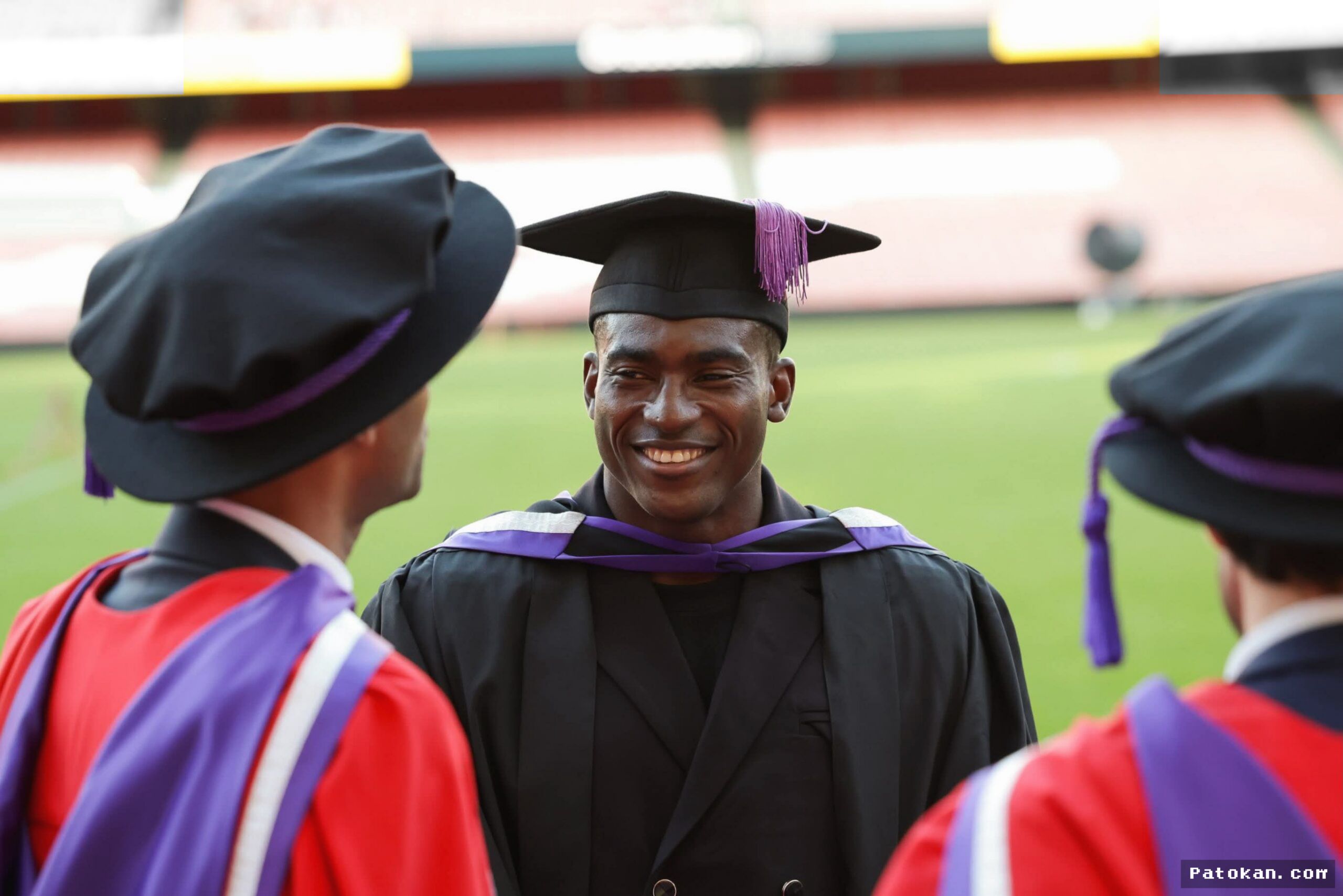 LONDON — Taiwo Awoniyi Raih Gelar Kelulusan Dari PFA Business School
