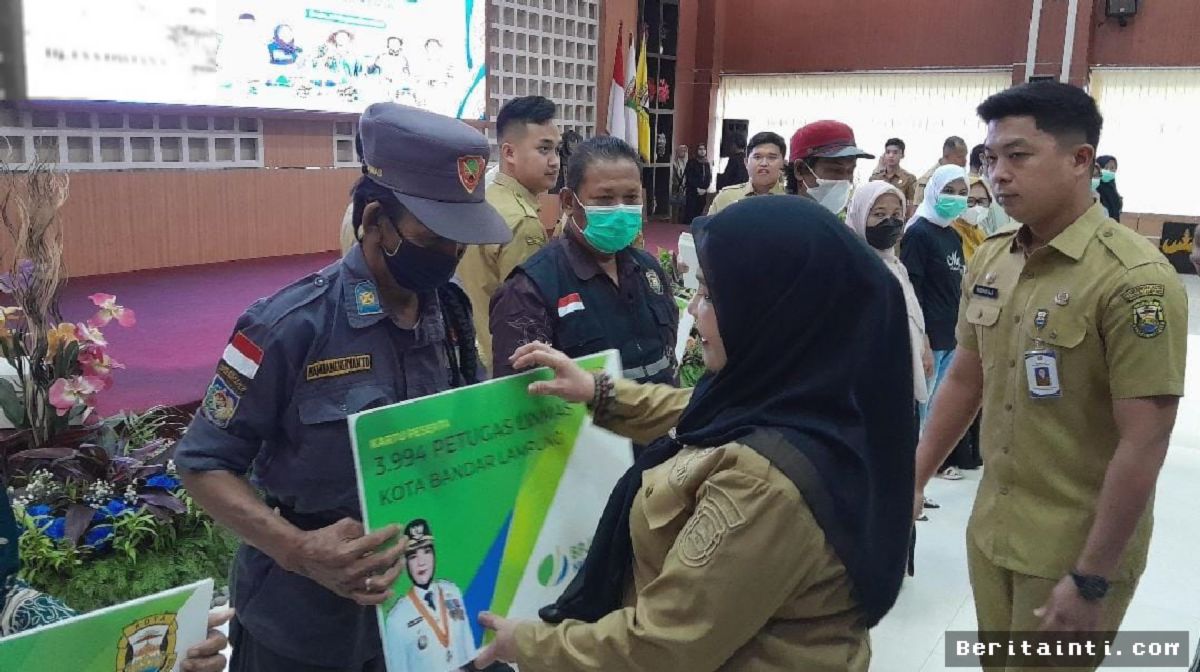 BANDAR LAMPUNG — Pemkot Salurkan 35.193 BPJS Ketenagakerjaan Pekerja Rentan