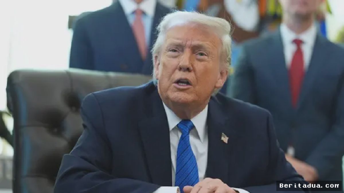 WASHINGTON — Trump Resmikan Dekrit Kebijakan Ekonomi Baru di Ruang Oval