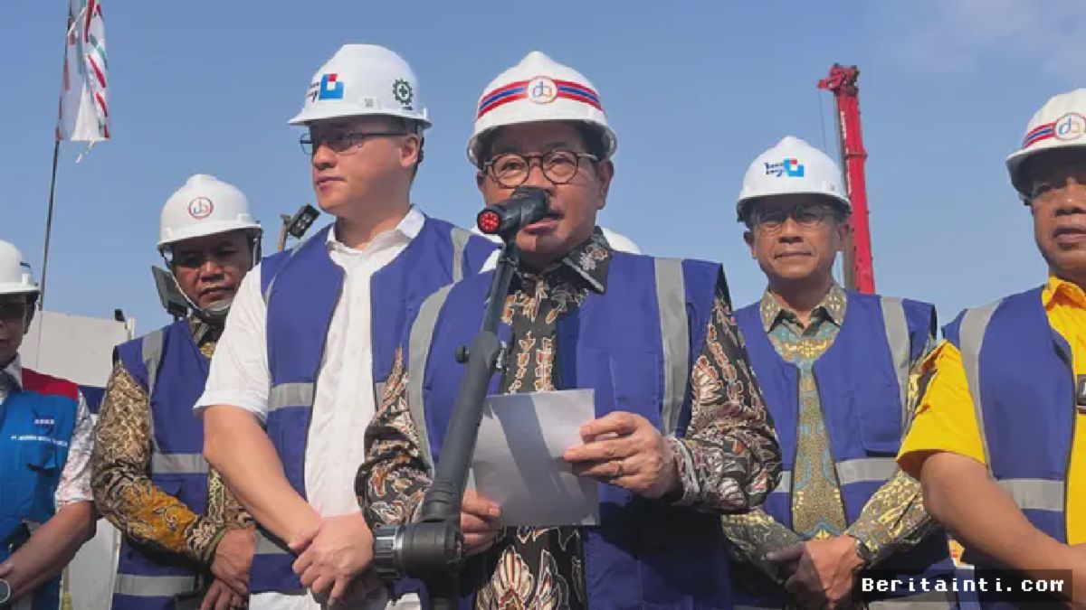 JAKARTA — Pramono Anung Tinjau Proyek Flyover Latumenten Grogol