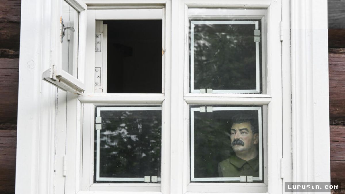 Vologda — Gubernur Ultra-Konservatif Rusia Perketat Aborsi dan Puji Stalin