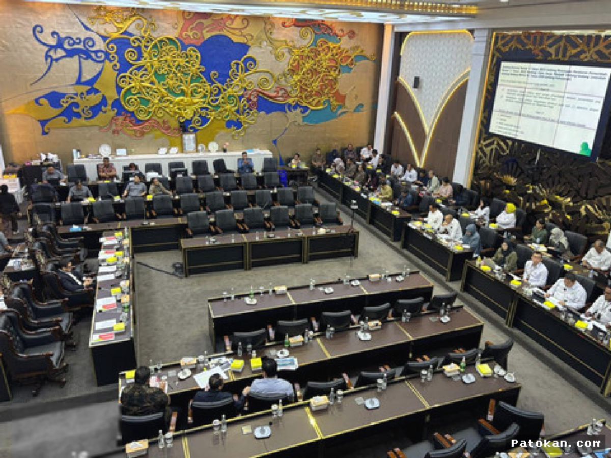 JAKARTA — DPR Menunjuk Komisi XII Bahas RUU Migas Bersama Pemerintah