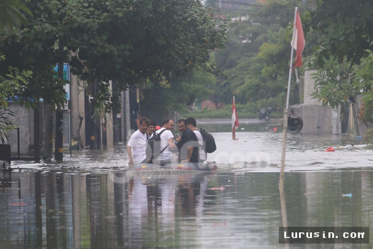Bali — Gubernur Koster Alokasikan Anggaran BPBD Hadapi Musim Hujan