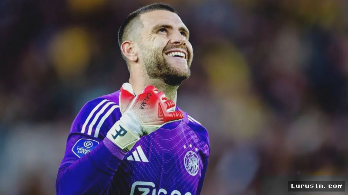 Eredivisie — Nathan Tjoe-A-On Hadapi Ajax, Maarten Paes Huni Bangku Cadangan