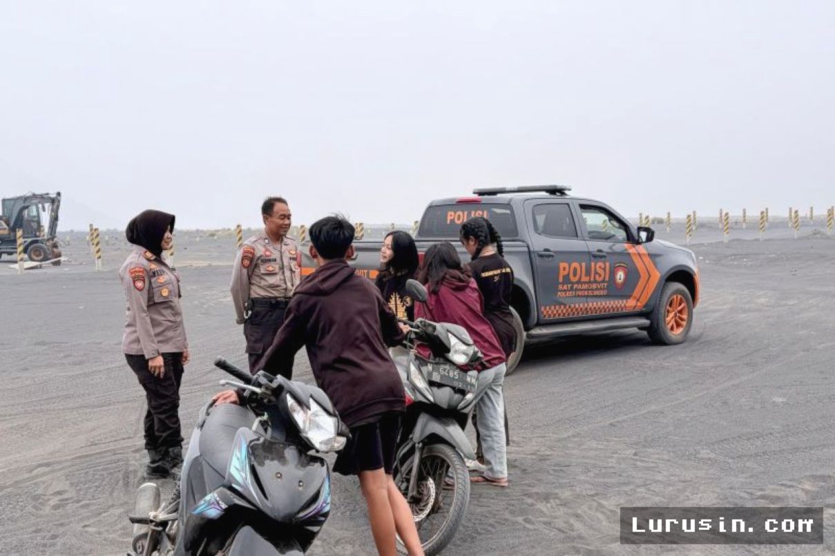 PROBOLINGGO — Polisi Tutup Total Akses Wisatawan ke Gunung Bromo