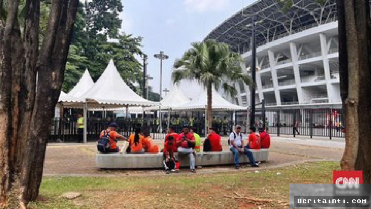 JAKARTA — Ribuan Jakmania Mulai Padati SUGBK Jelang Laga El Clasico