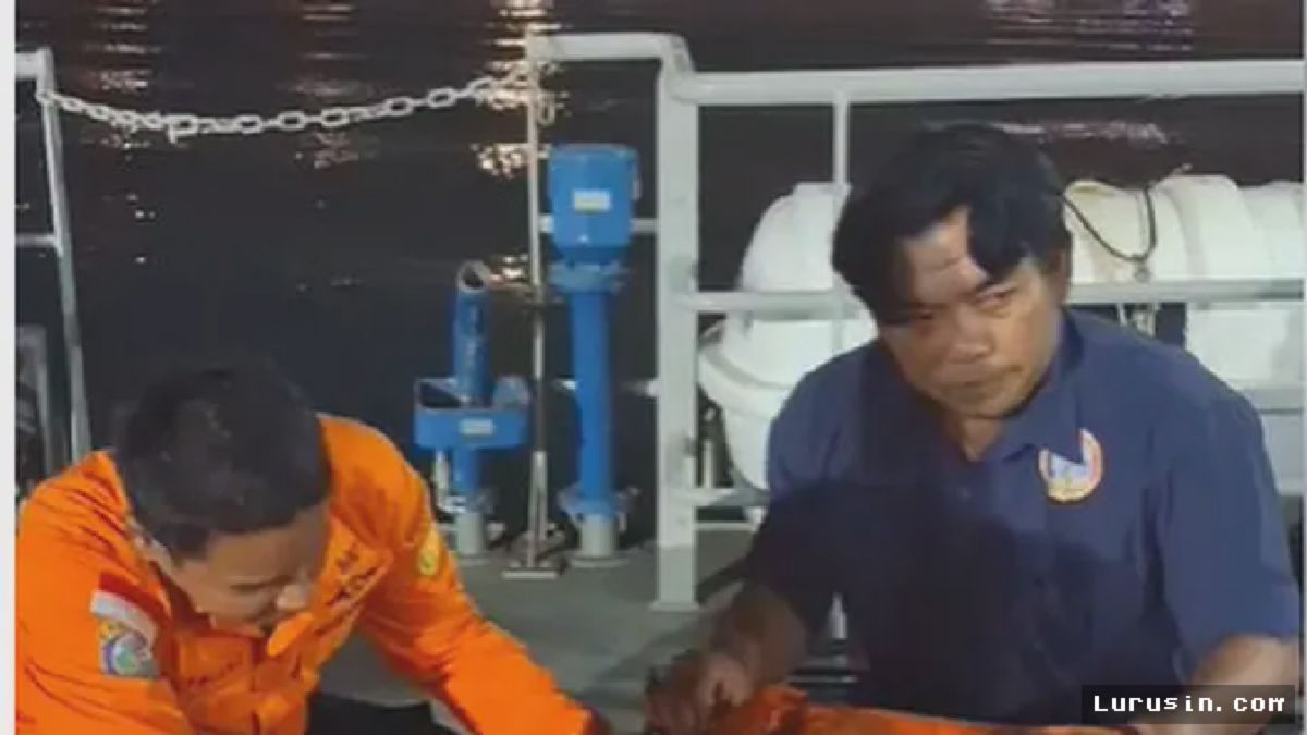 SELAT SUNDA — Kapal TNI AL Temukan Pelampung dan Buoy Misterius