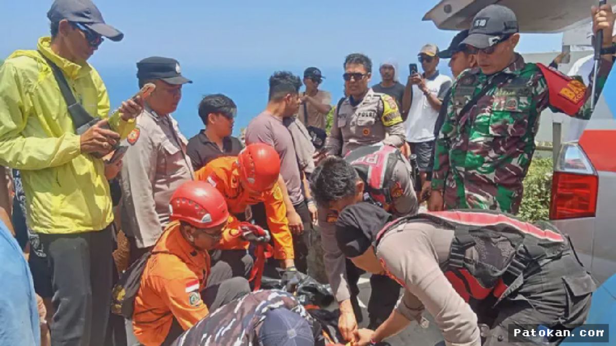 Bali — Tim SAR Evakuasi Turis Australia Jatuh ke Jurang Nusa Penida