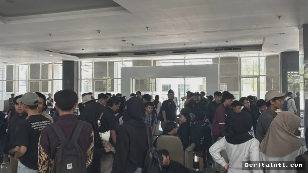 Mahasiswa UINSA Surabaya Gelar Aksi Tolak Wacana Rektor Tiga Periode